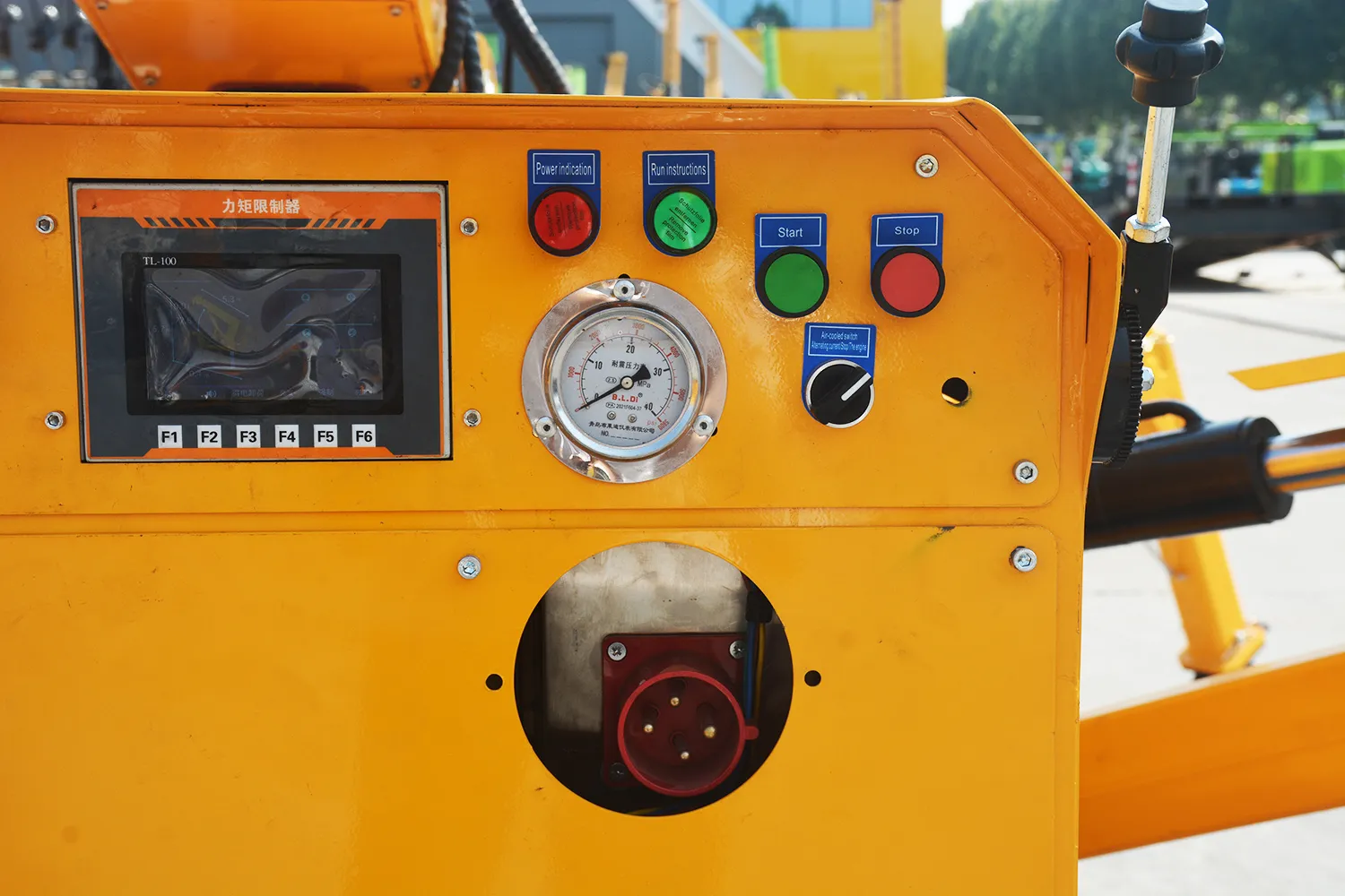 Spider Crane Functions: Boom, Outriggers, Remote & Safety Features(Image7)